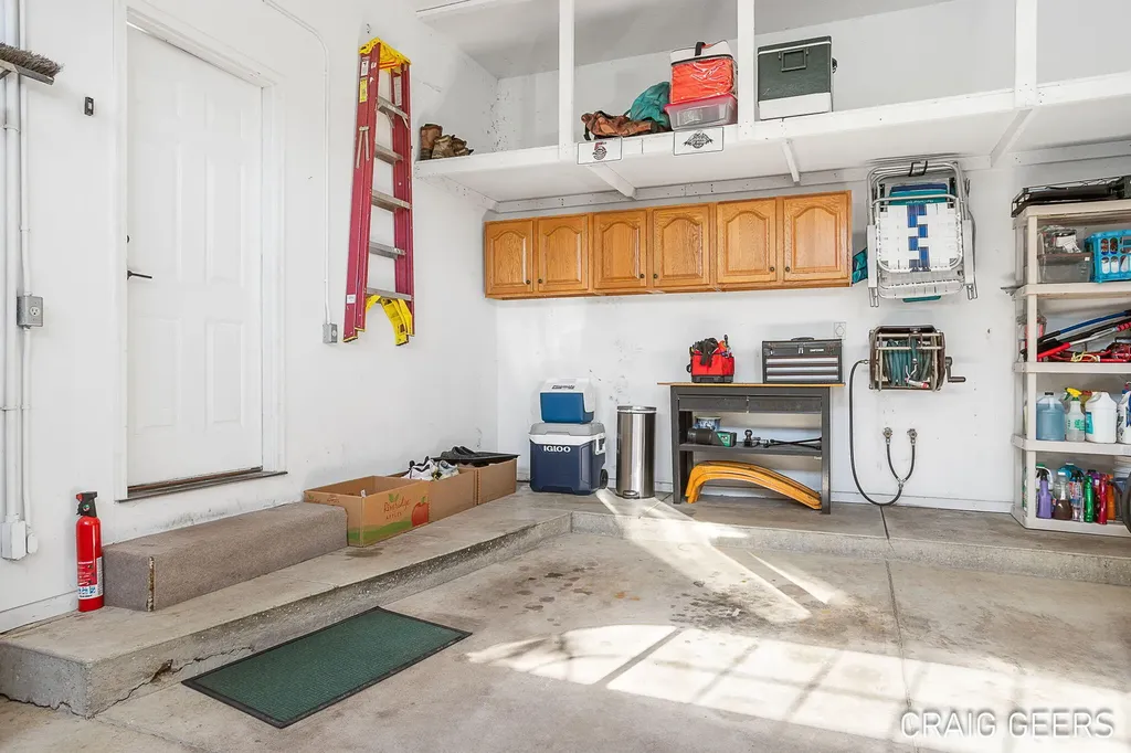 2521 Forest Bluff Drive SE Kentwood City MI 49546