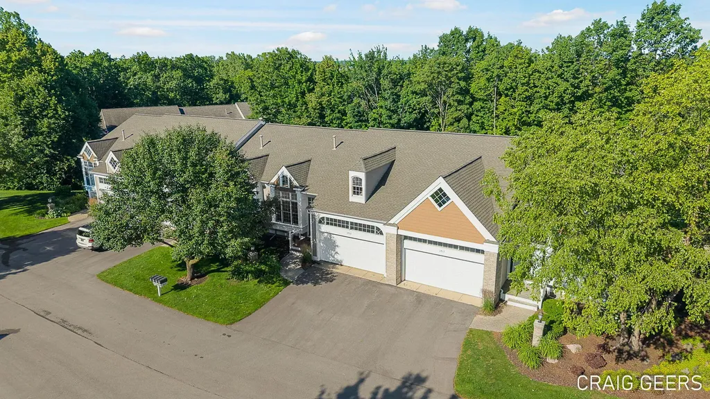 2521 Forest Bluff Drive SE Kentwood City MI 49546