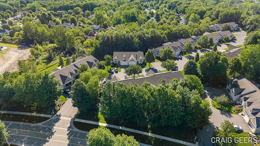 2521 Forest Bluff Drive SE Kentwood City MI 49546