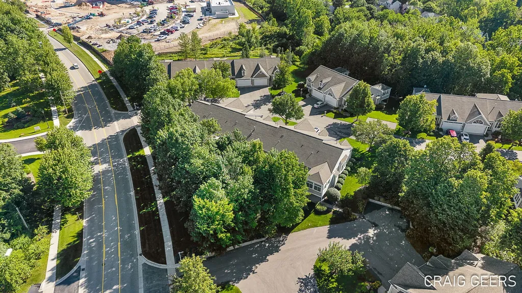 2521 Forest Bluff Drive SE Kentwood City MI 49546