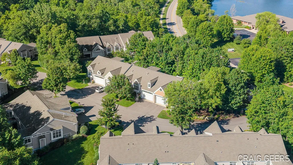 2521 Forest Bluff Drive SE Kentwood City MI 49546