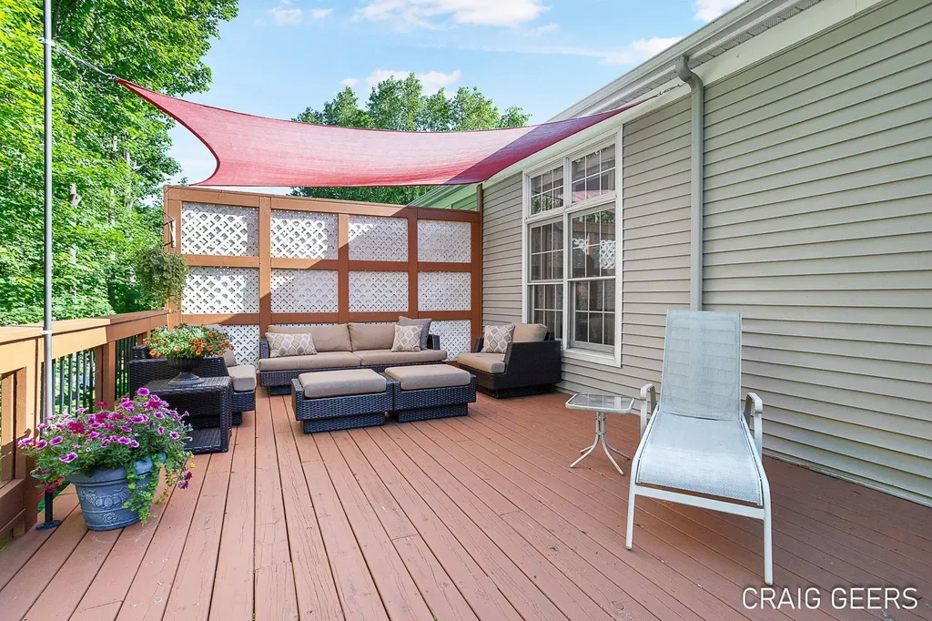 2521 Forest Bluff Drive SE Kentwood City MI 49546
