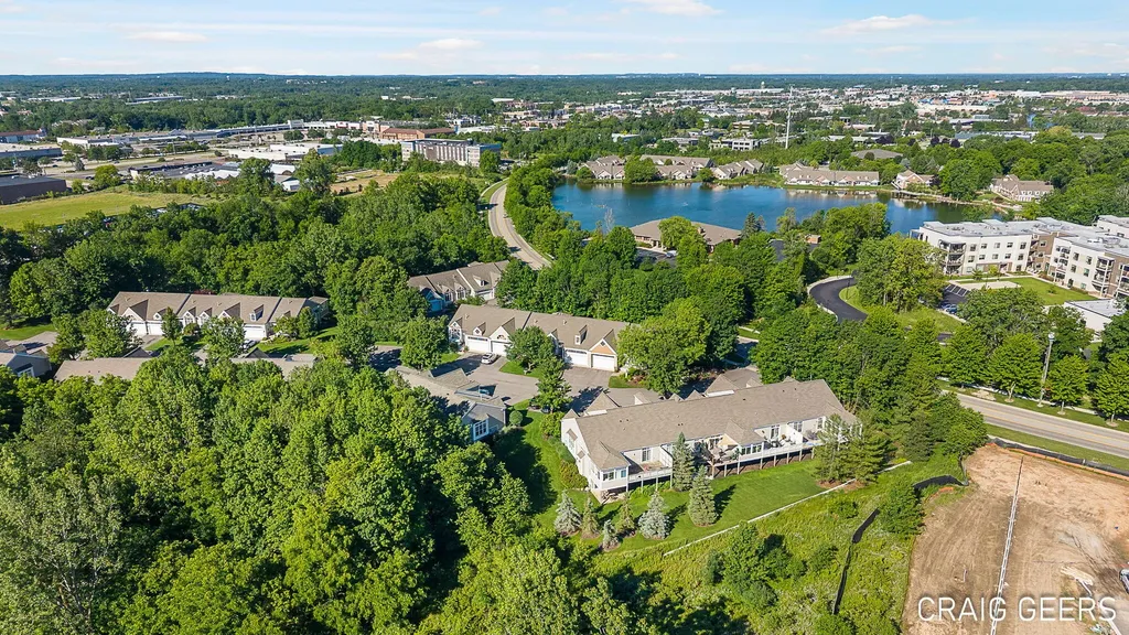 2521 Forest Bluff Drive SE Kentwood City MI 49546
