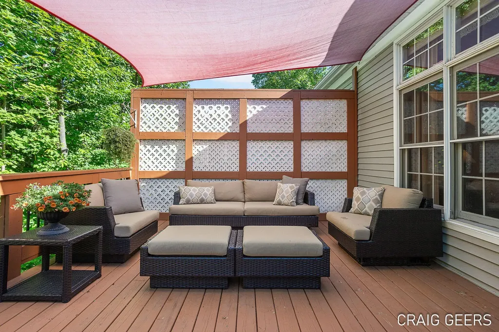 2521 Forest Bluff Drive SE Kentwood City MI 49546