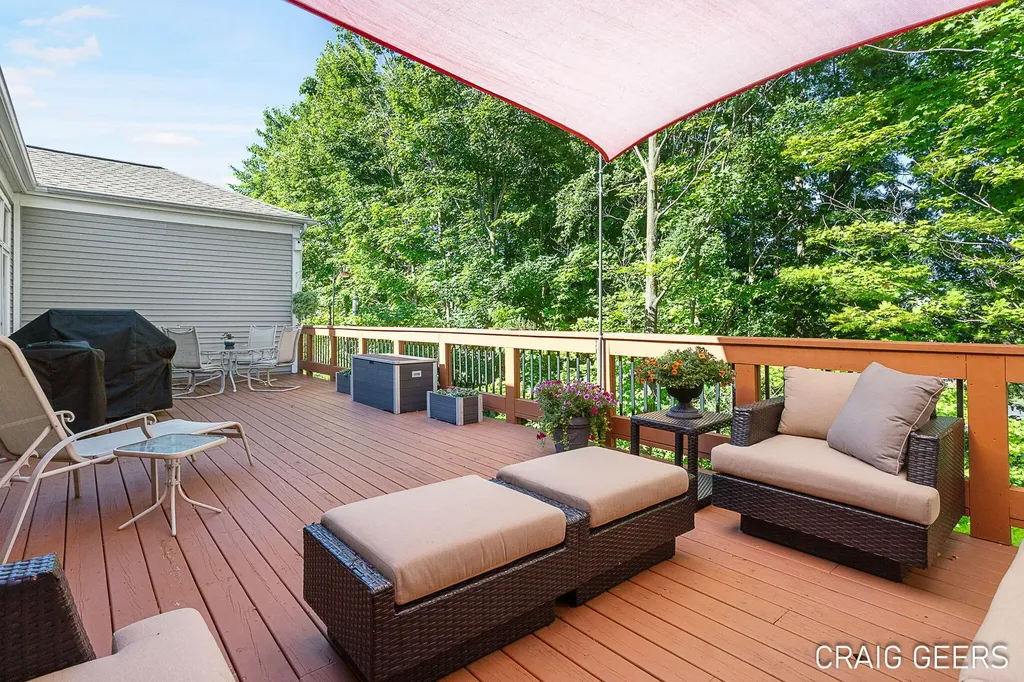 2521 Forest Bluff Drive SE Kentwood City MI 49546