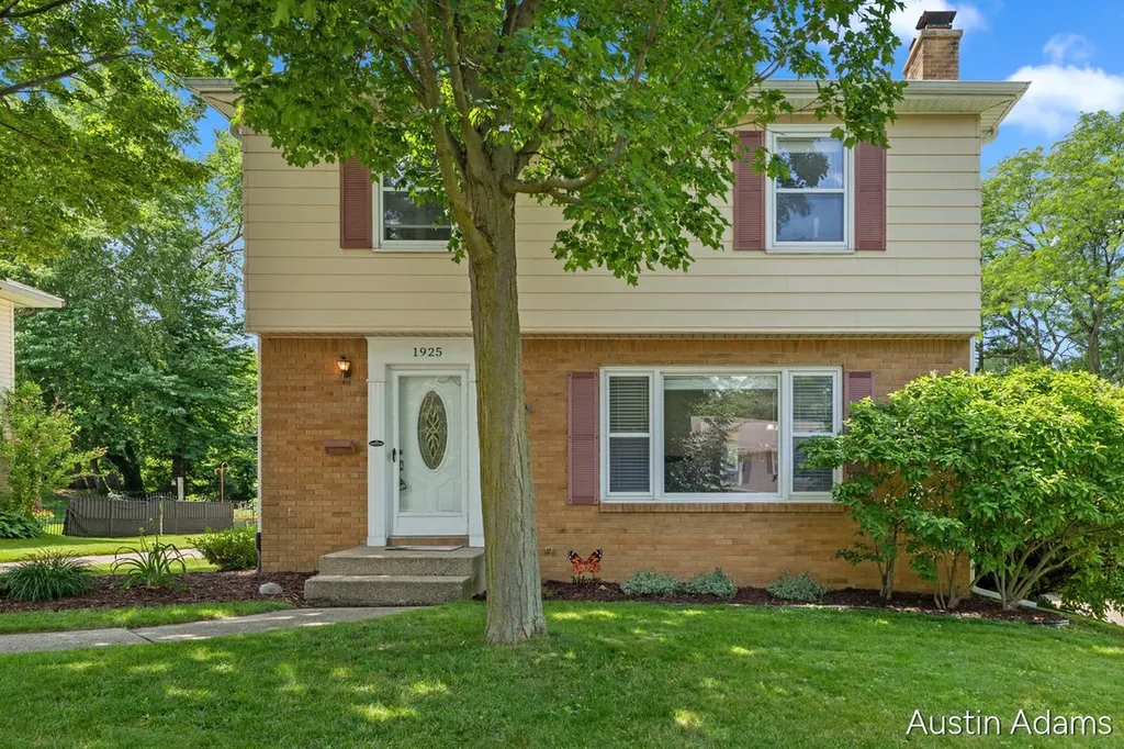 1925 Emerald Avenue NE Grand Rapids City MI 49505
