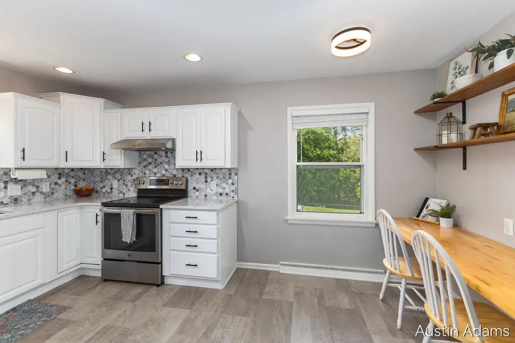 1925 Emerald Avenue NE Grand Rapids City MI 49505