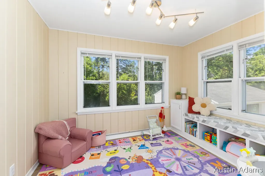 1925 Emerald Avenue NE Grand Rapids City MI 49505