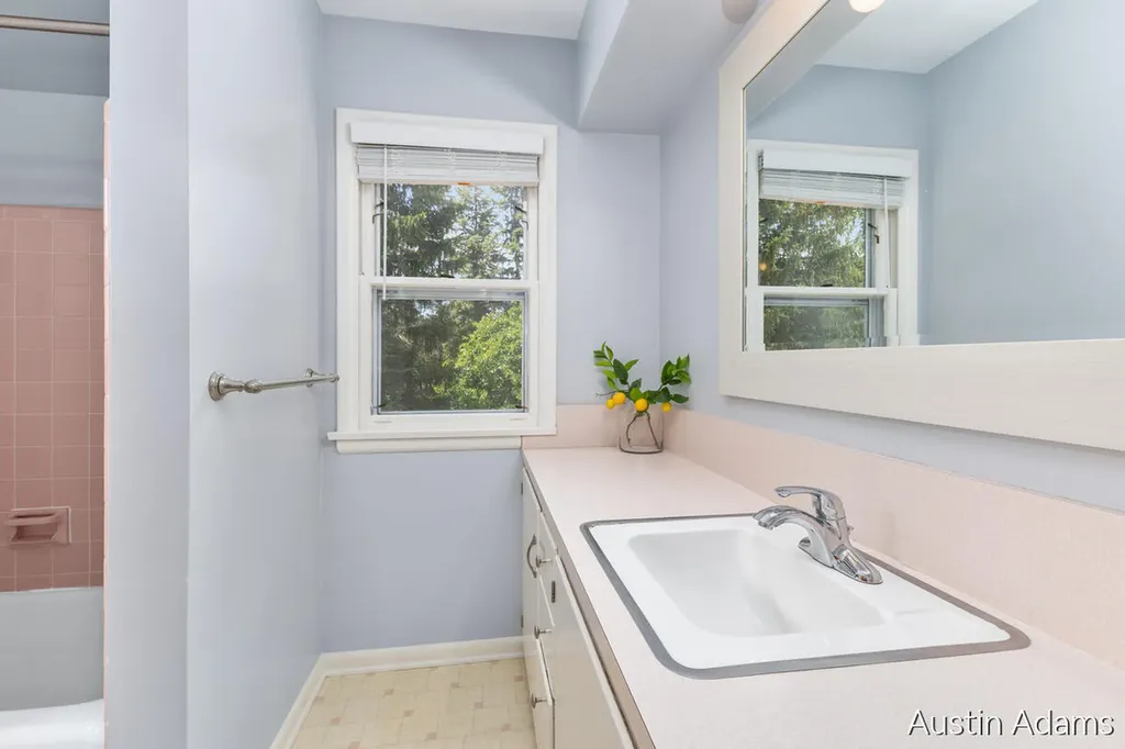 1925 Emerald Avenue NE Grand Rapids City MI 49505