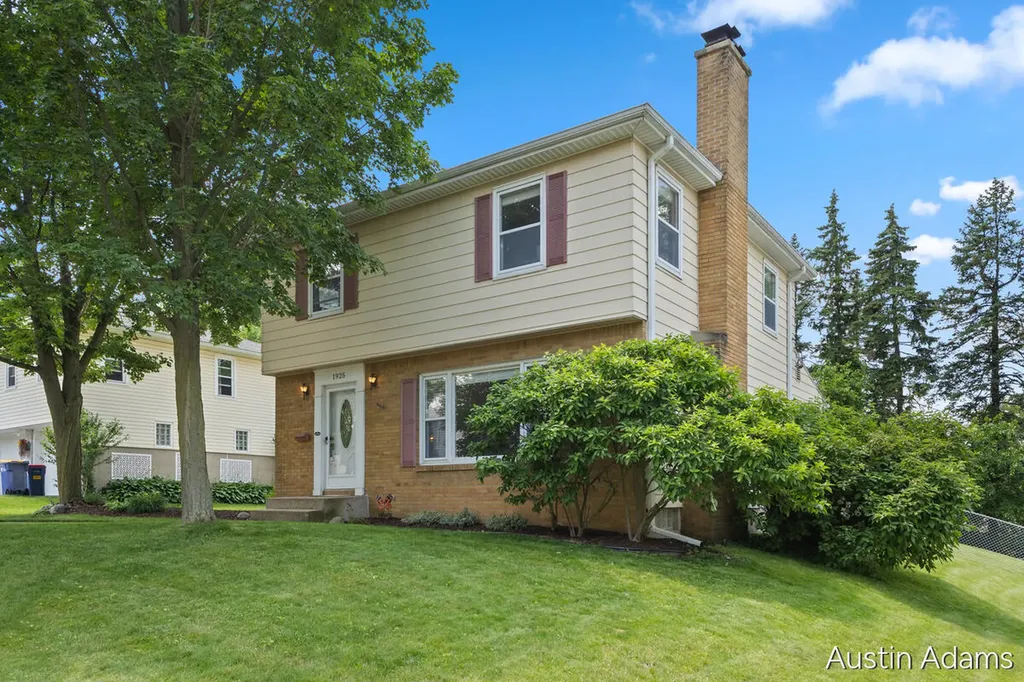1925 Emerald Avenue NE Grand Rapids City MI 49505