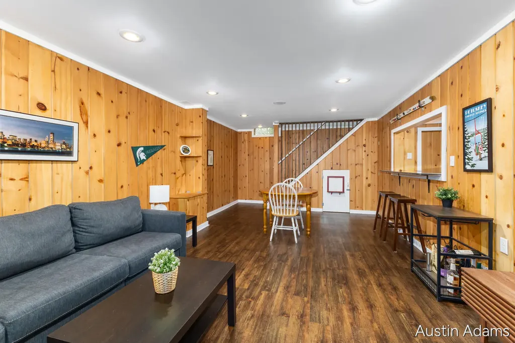 1925 Emerald Avenue NE Grand Rapids City MI 49505
