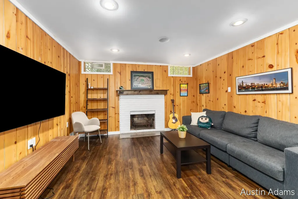 1925 Emerald Avenue NE Grand Rapids City MI 49505