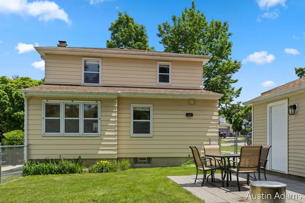 1925 Emerald Avenue NE Grand Rapids City MI 49505