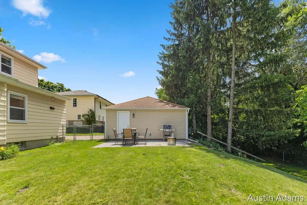 1925 Emerald Avenue NE Grand Rapids City MI 49505