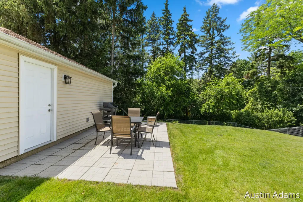 1925 Emerald Avenue NE Grand Rapids City MI 49505