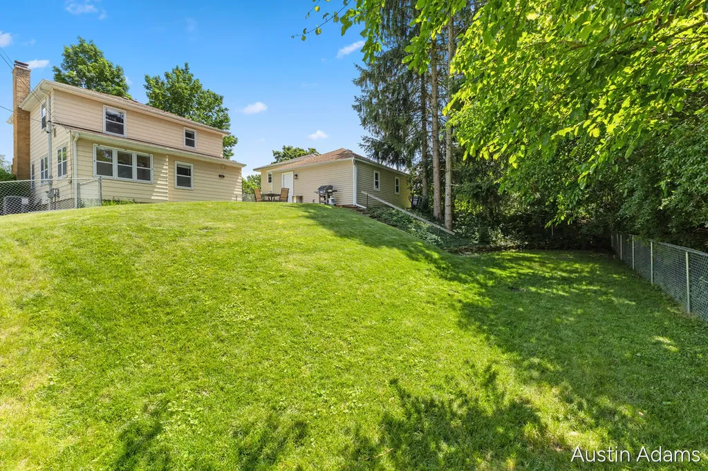 1925 Emerald Avenue NE Grand Rapids City MI 49505