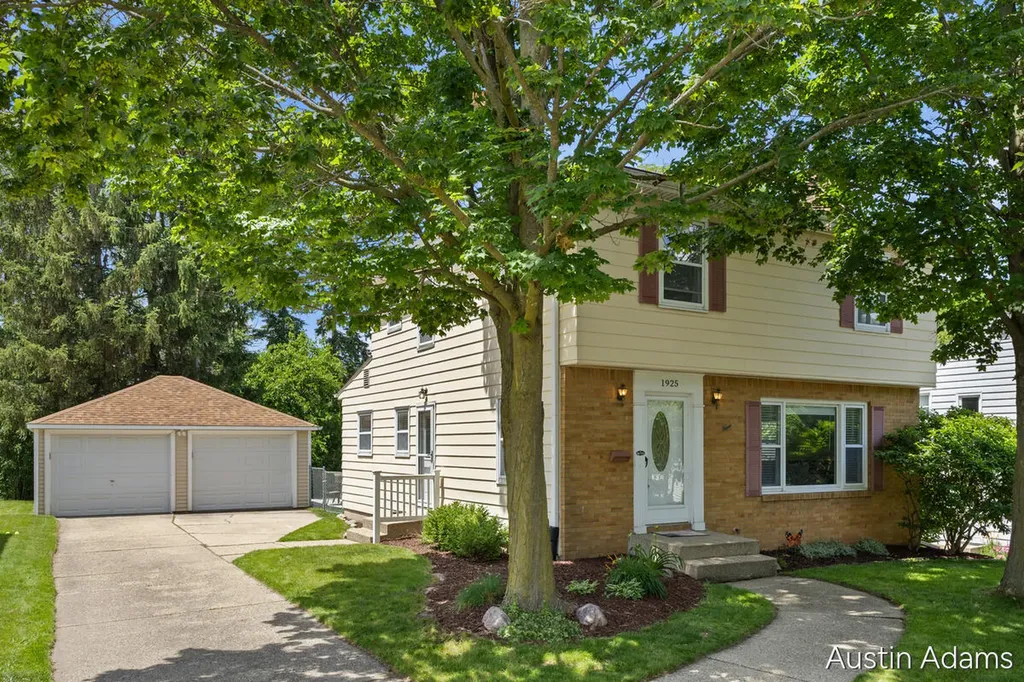 1925 Emerald Avenue NE Grand Rapids City MI 49505