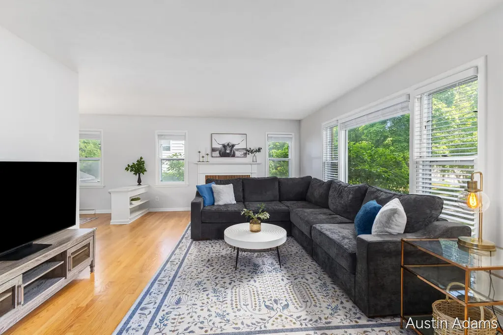 1925 Emerald Avenue NE Grand Rapids City MI 49505