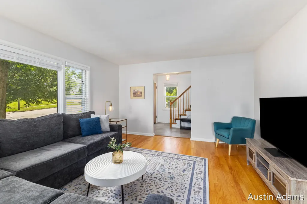 1925 Emerald Avenue NE Grand Rapids City MI 49505