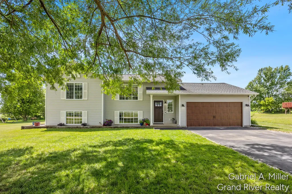 13555 Becker Court NE Nelson Township MI 49319