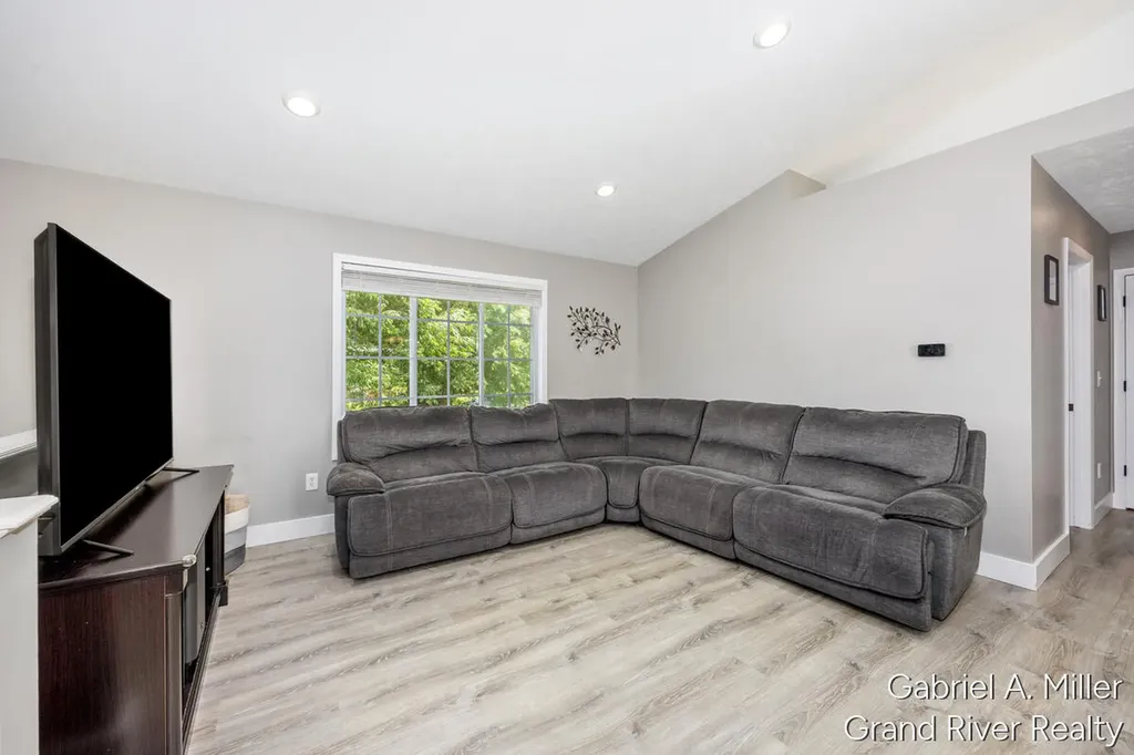 13555 Becker Court NE Nelson Township MI 49319