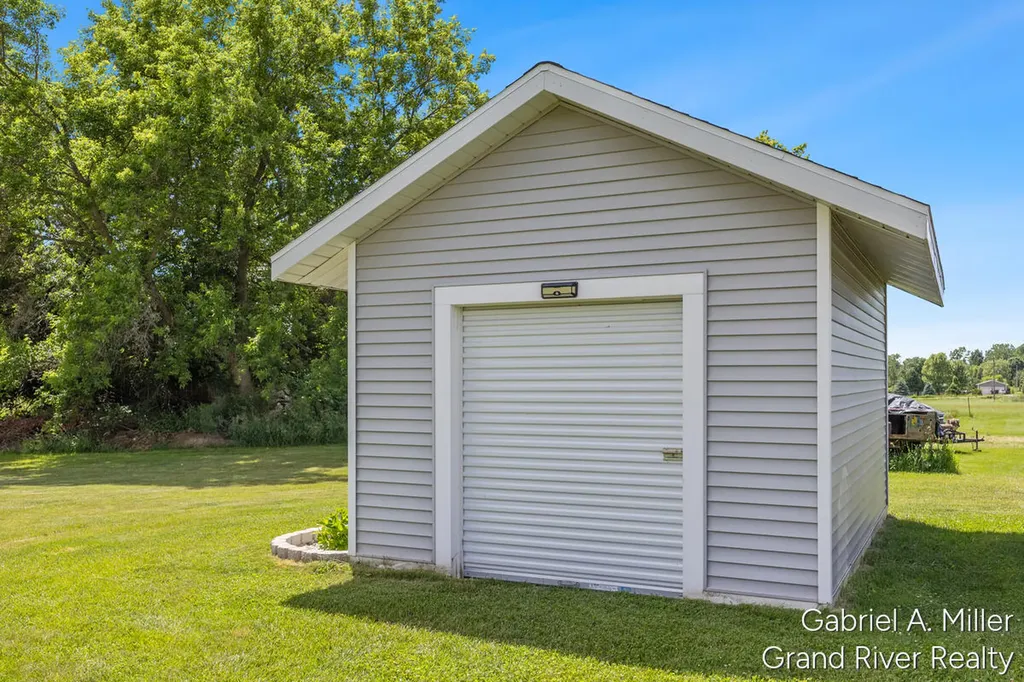 13555 Becker Court NE Nelson Township MI 49319