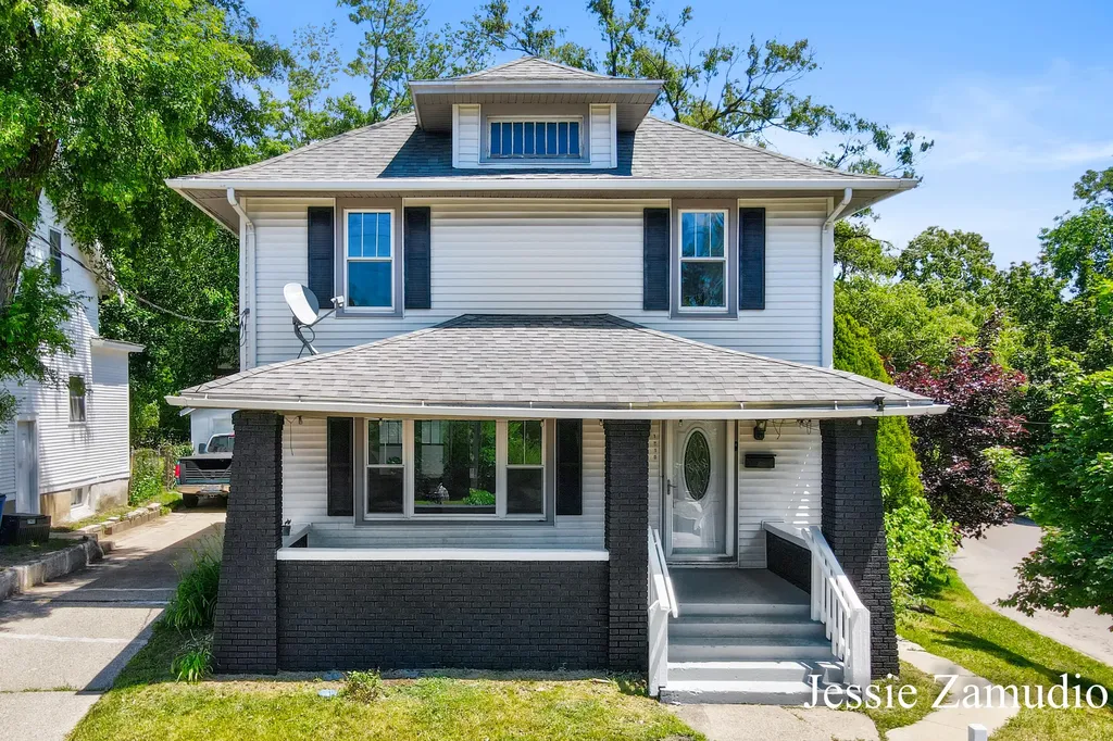 1810 Eastern Avenue SE Grand Rapids City MI 49507