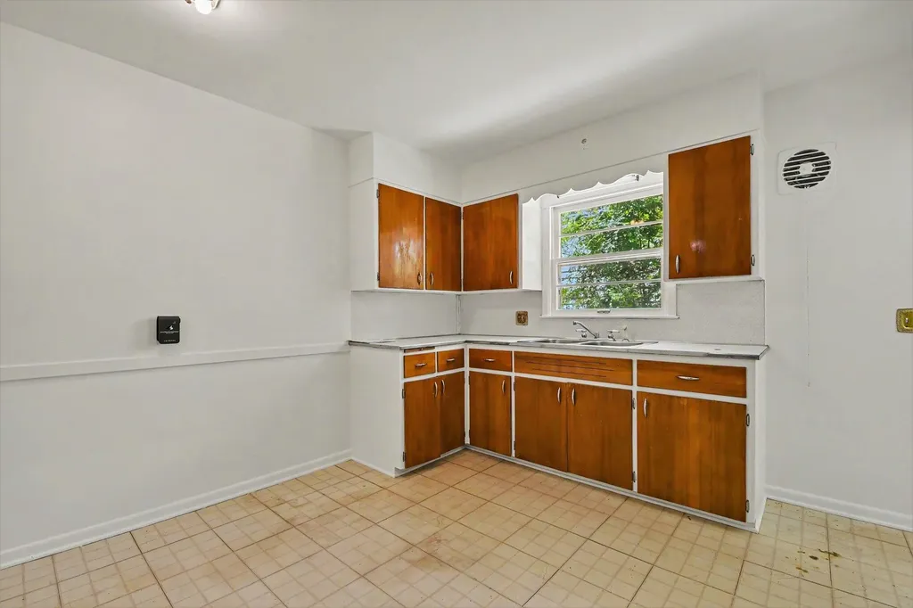 1057 Lyon Street NE Grand Rapids City MI 49503