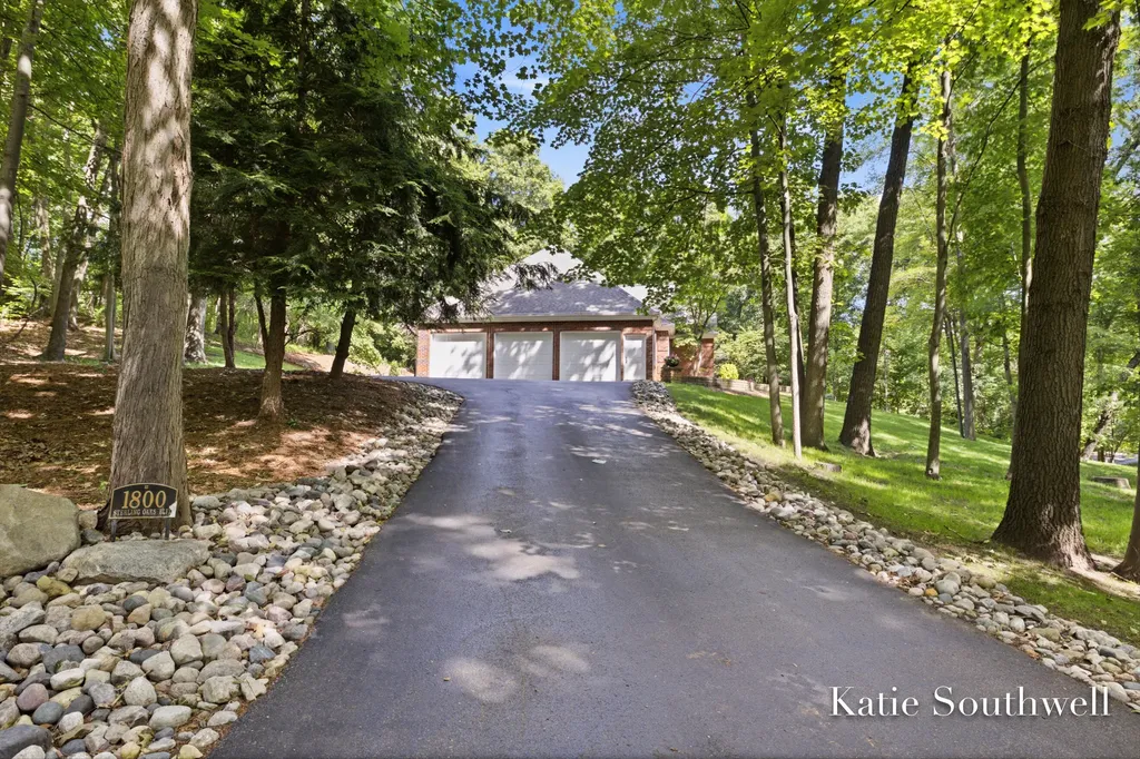 1800 Sterling Oaks Boulevard SE Cascade Charter Township MI 49301
