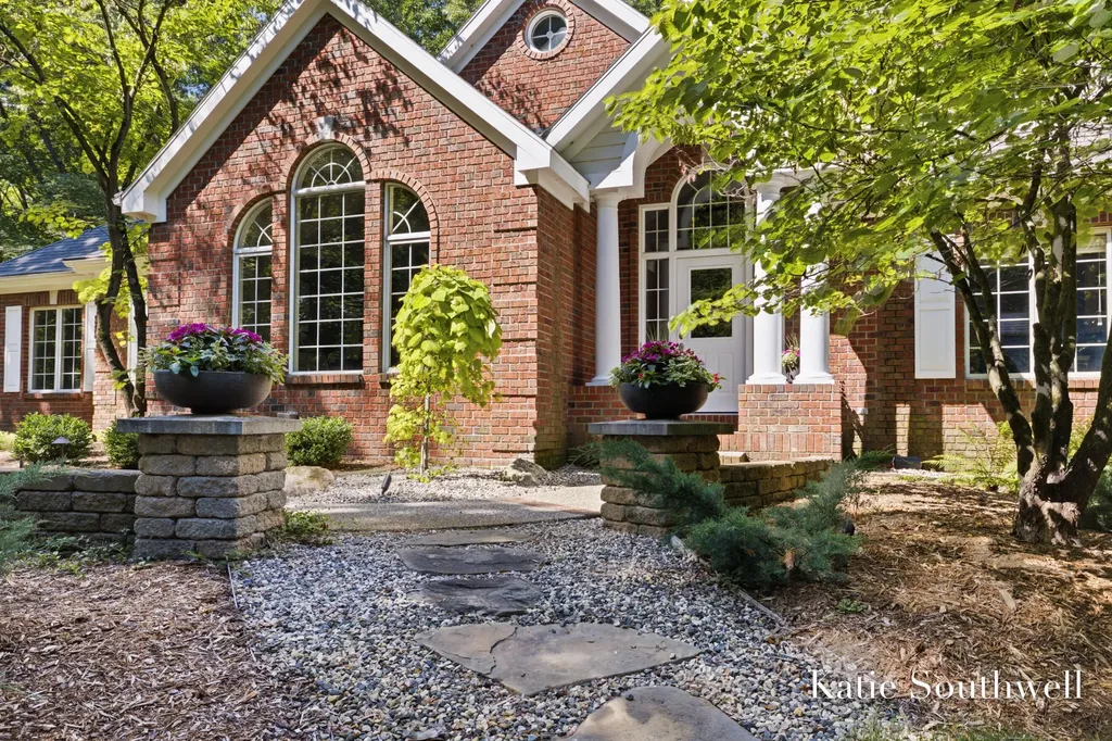 1800 Sterling Oaks Boulevard SE Cascade Charter Township MI 49301