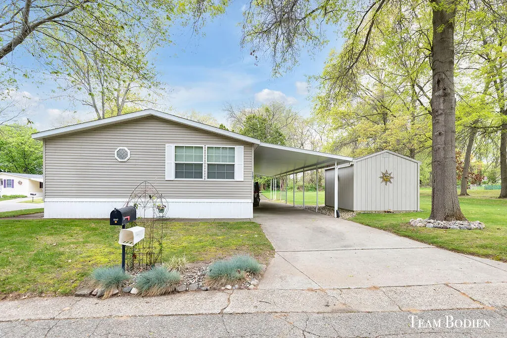 5547 Seagull Drive NE Plainfield Charter Township MI 49306
