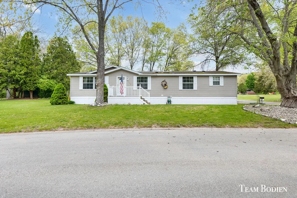 5547 Seagull Drive NE Plainfield Charter Township MI 49306