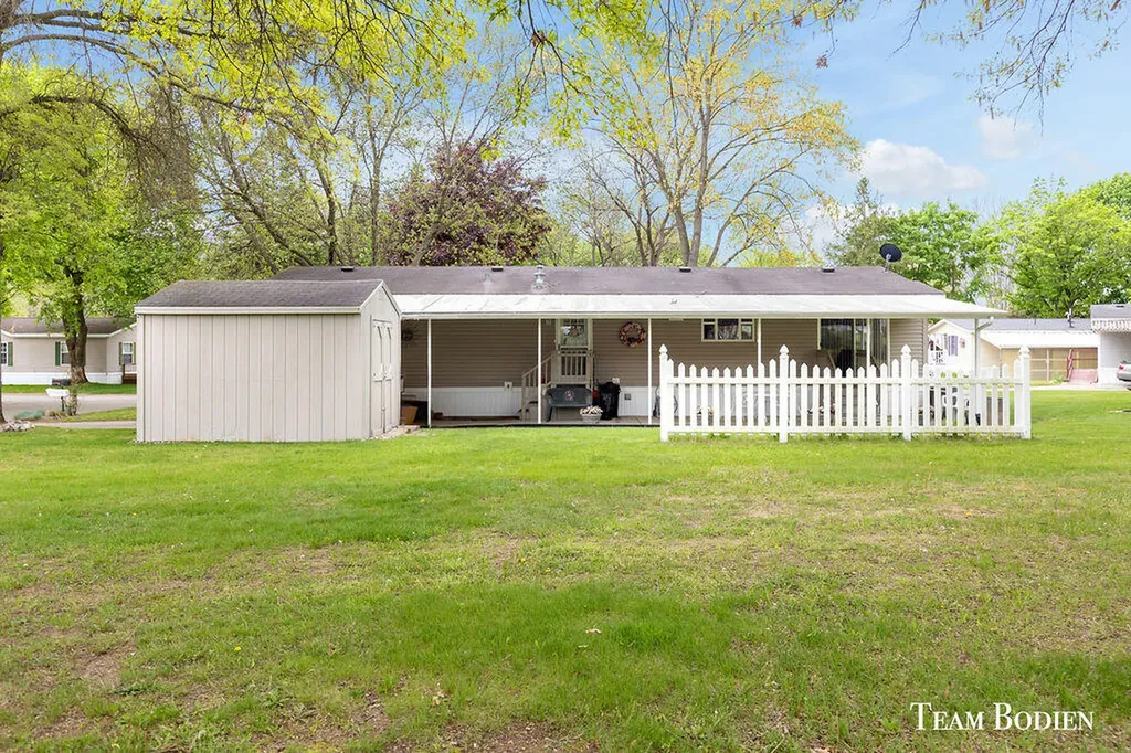 5547 Seagull Drive NE Plainfield Charter Township MI 49306