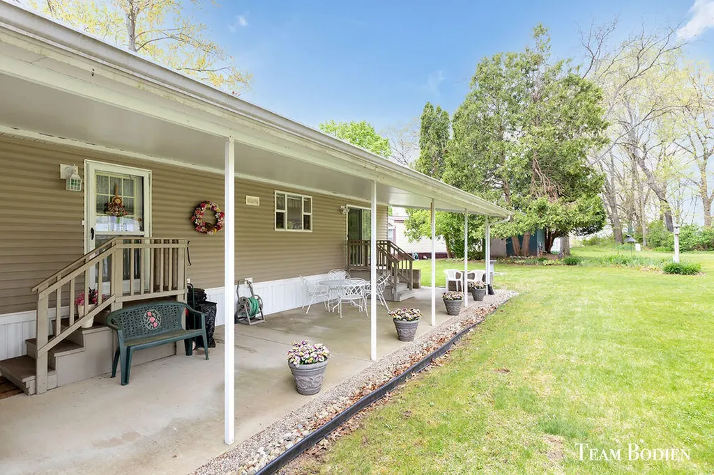 5547 Seagull Drive NE Plainfield Charter Township MI 49306
