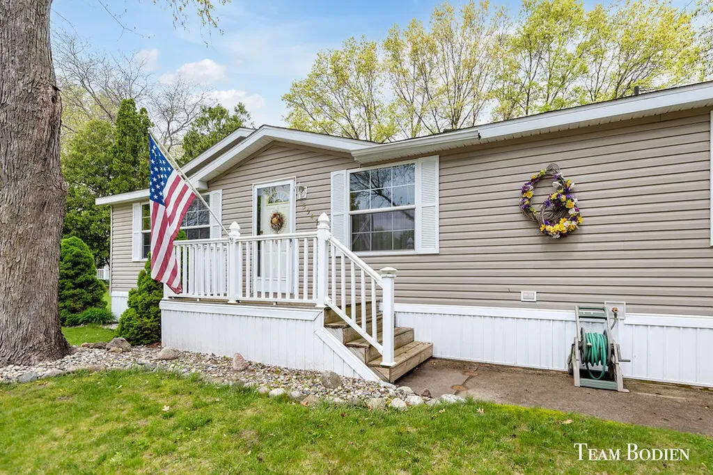 5547 Seagull Drive NE Plainfield Charter Township MI 49306