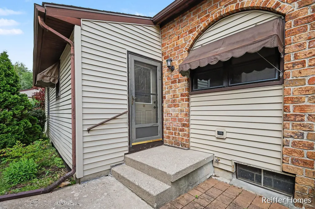 2638 Chatham Woods Drive SE Cascade Charter Township MI 49546