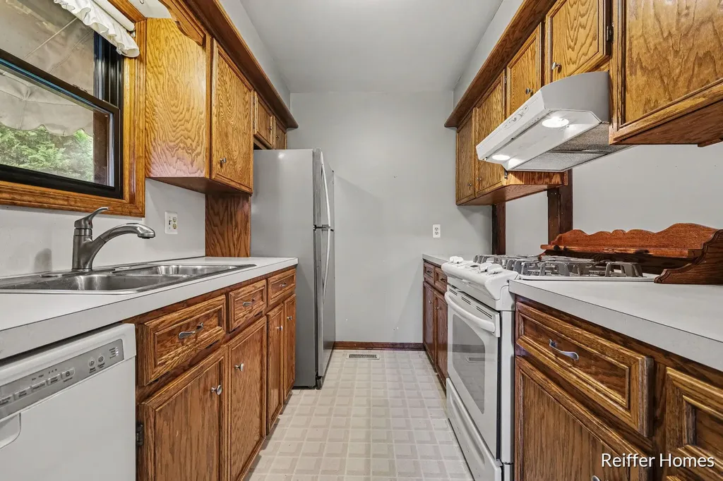 2638 Chatham Woods Drive SE Cascade Charter Township MI 49546