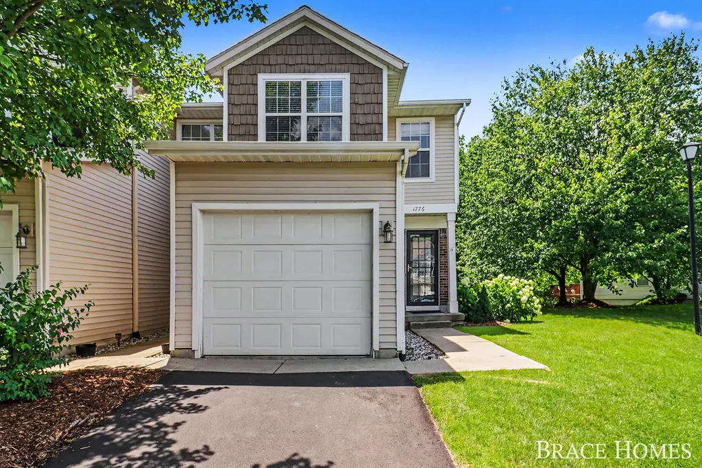 1776 Grand Court NE Grand Rapids Charter Township MI 49525