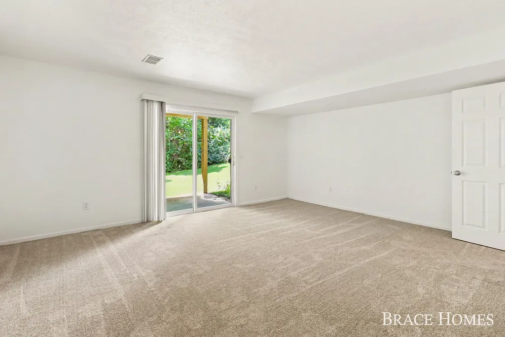 1776 Grand Court NE Grand Rapids Charter Township MI 49525