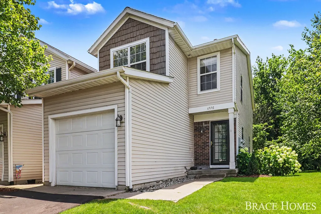 1776 Grand Court NE Grand Rapids Charter Township MI 49525
