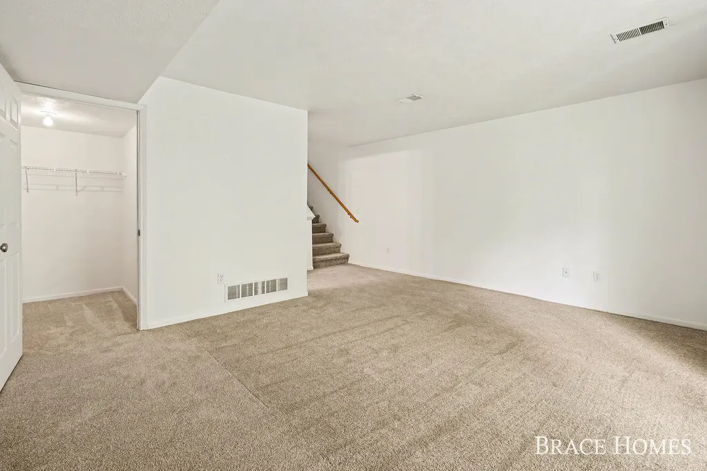 1776 Grand Court NE Grand Rapids Charter Township MI 49525