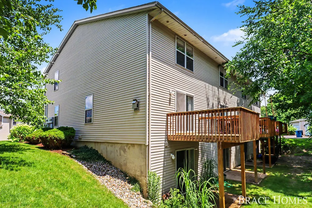 1776 Grand Court NE Grand Rapids Charter Township MI 49525