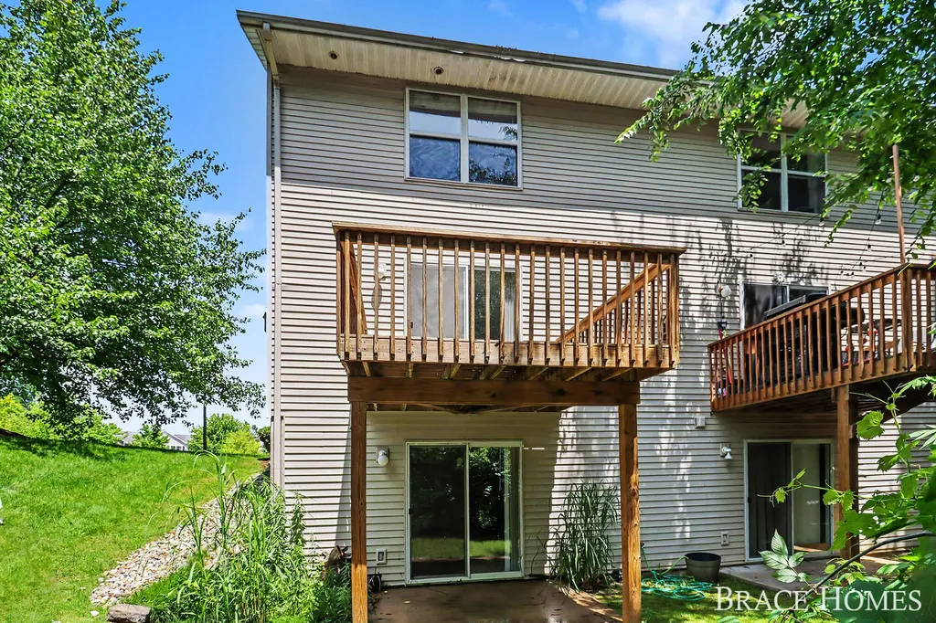 1776 Grand Court NE Grand Rapids Charter Township MI 49525