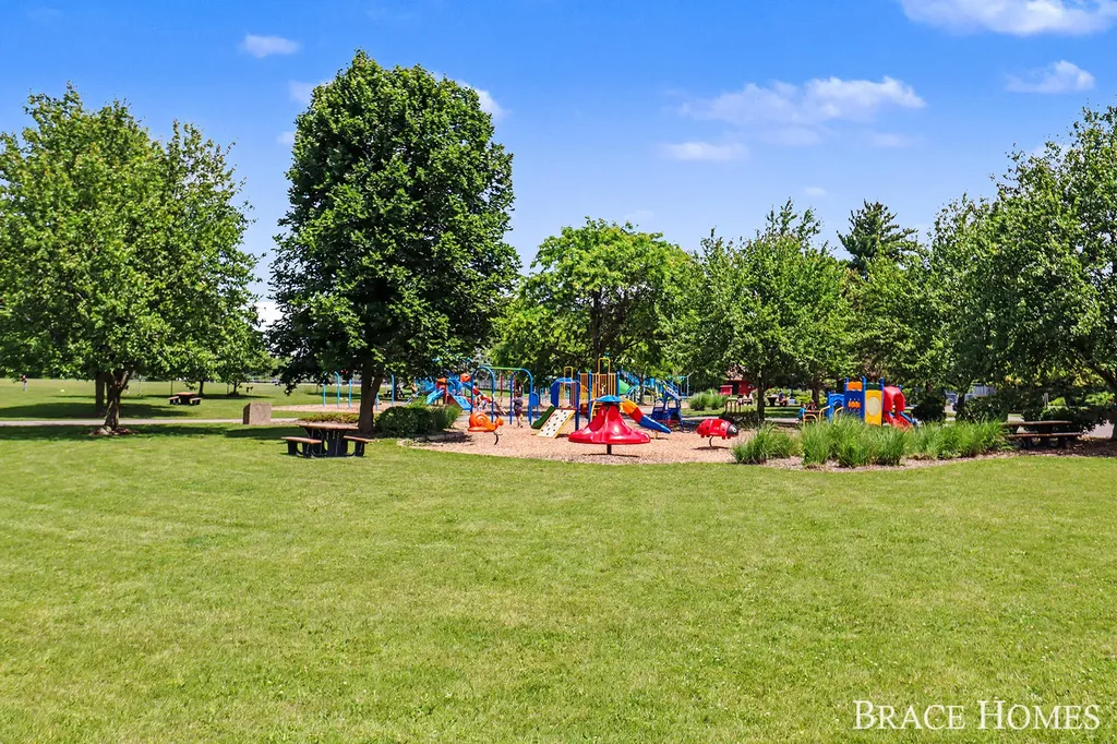 1776 Grand Court NE Grand Rapids Charter Township MI 49525