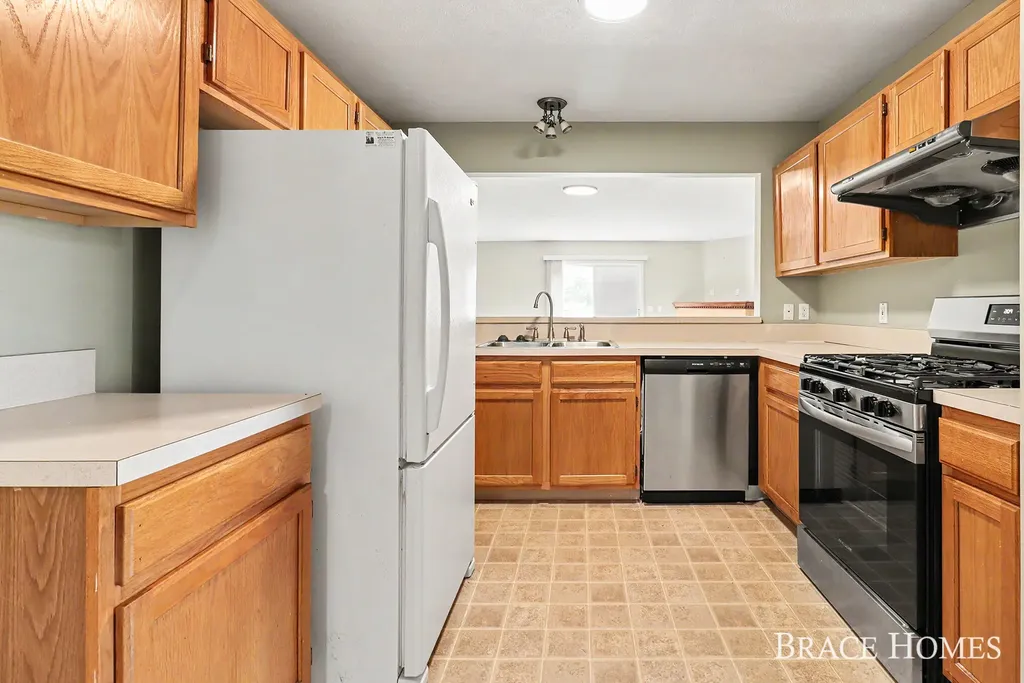 1776 Grand Court NE Grand Rapids Charter Township MI 49525