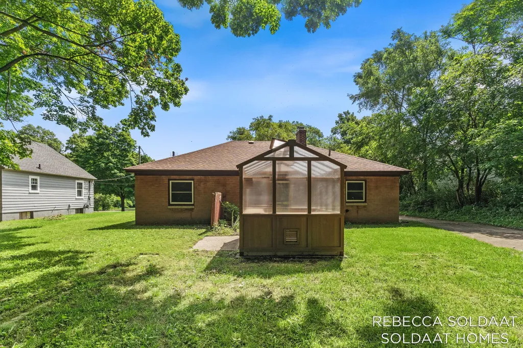 1621 Preston Avenue NW Grand Rapids City MI 49504