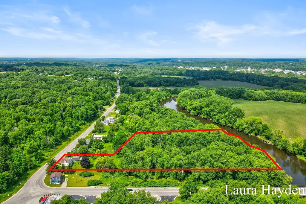 1367 E Riverside Drive Ionia Township MI 48846