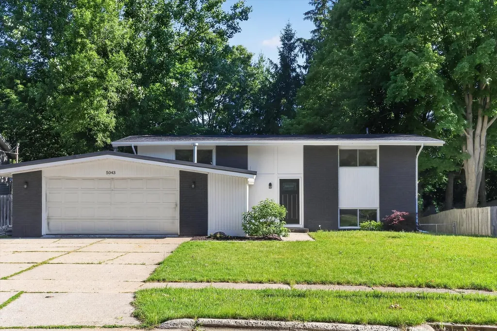 5043 New Orleans Street NE Cannon Township MI 49341