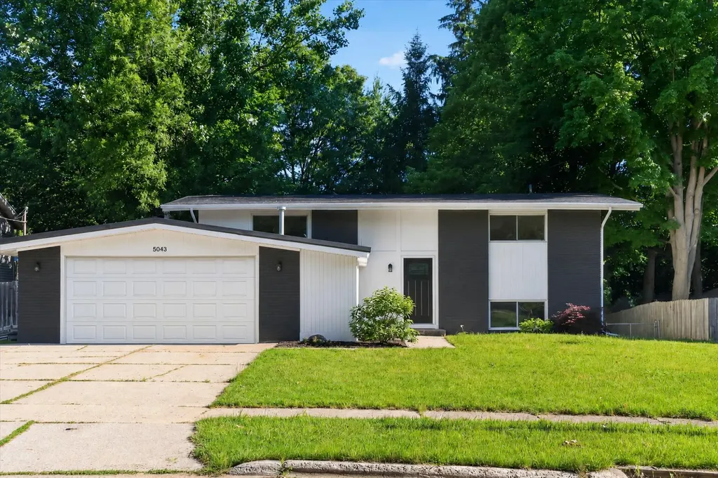 5043 New Orleans Street NE Cannon Township MI 49341