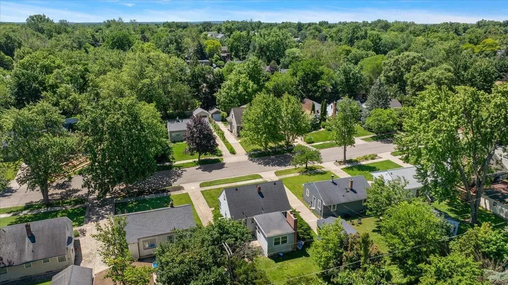 2223 Audobon Drive SE East Grand Rapids City MI 49506